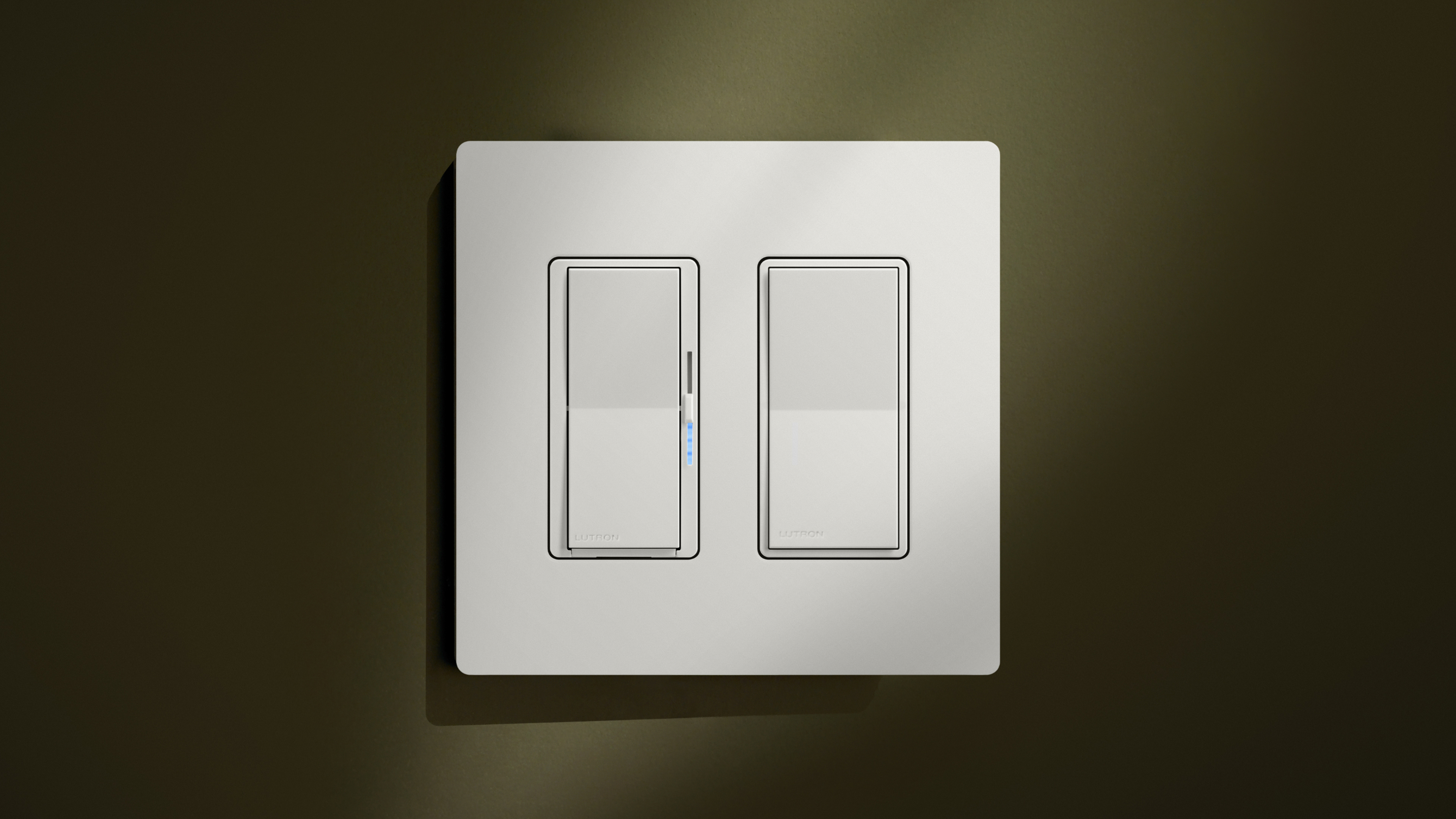 Diva dimmer - LED+ Pro Max model is ideal for dimming a broad range of loads and matching the look of existing paddle switches.