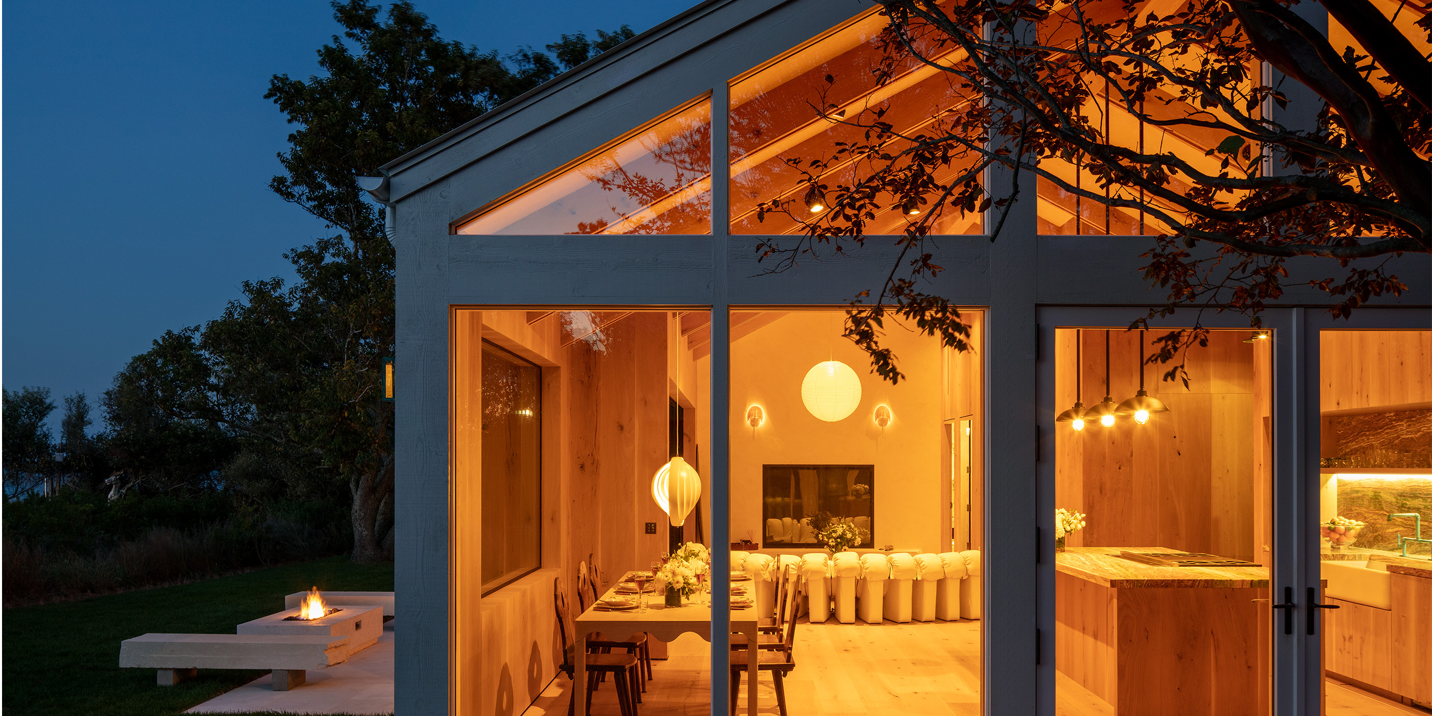 An East Hampton residential outdoor space with Lutron Ketra lamps, Alisse keypads, and HomeWorks. © Magda Biernat Photography
