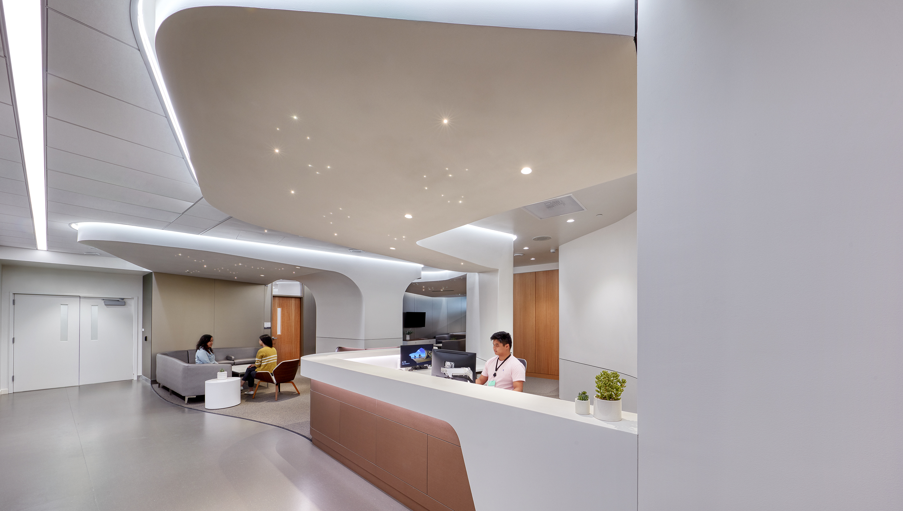 A New York City hospital lobby and atrium with Lutron Quantum. Image Courtesy of CO Architects