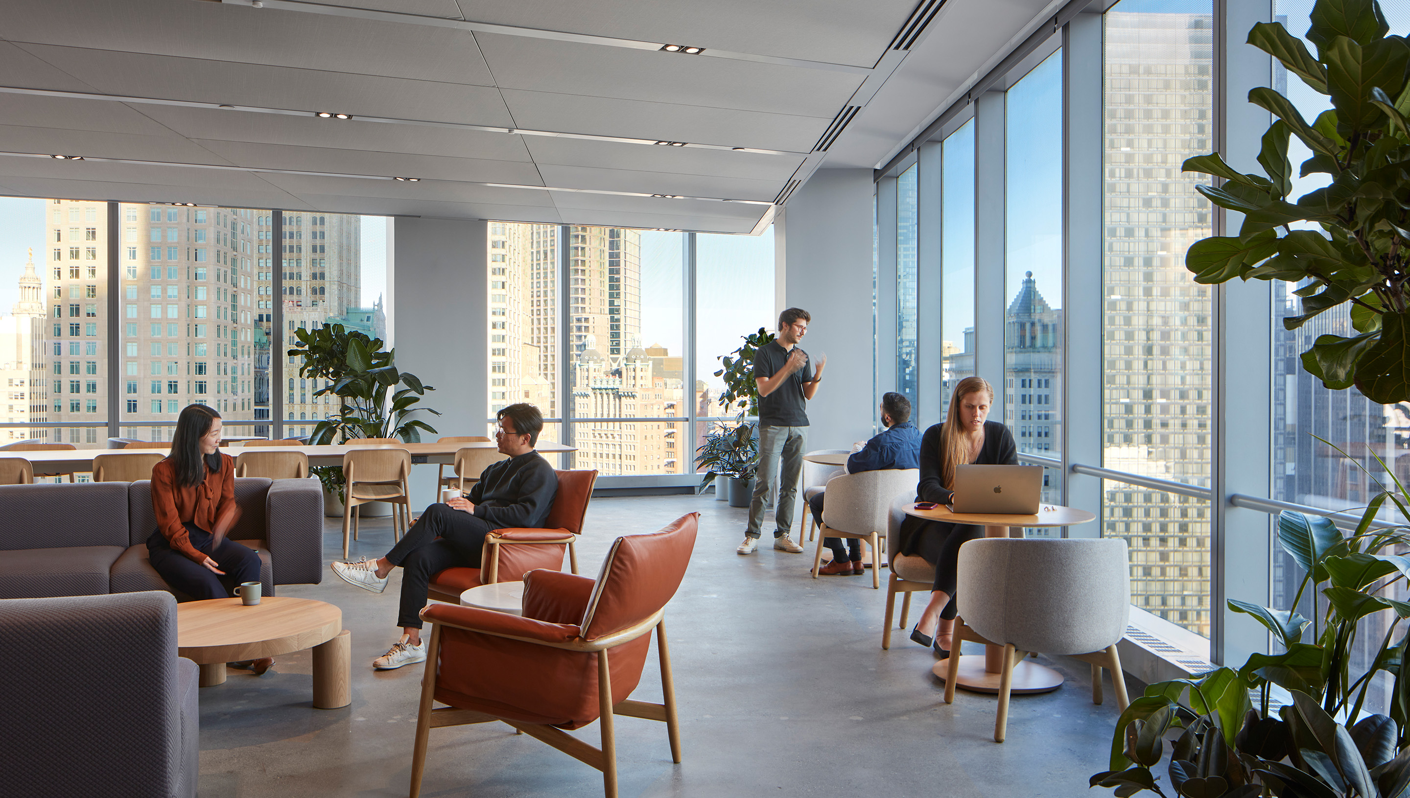 A New York City commercial collaborative space with Lutron roller shades and Quantum. Dave Burk © SOM.
