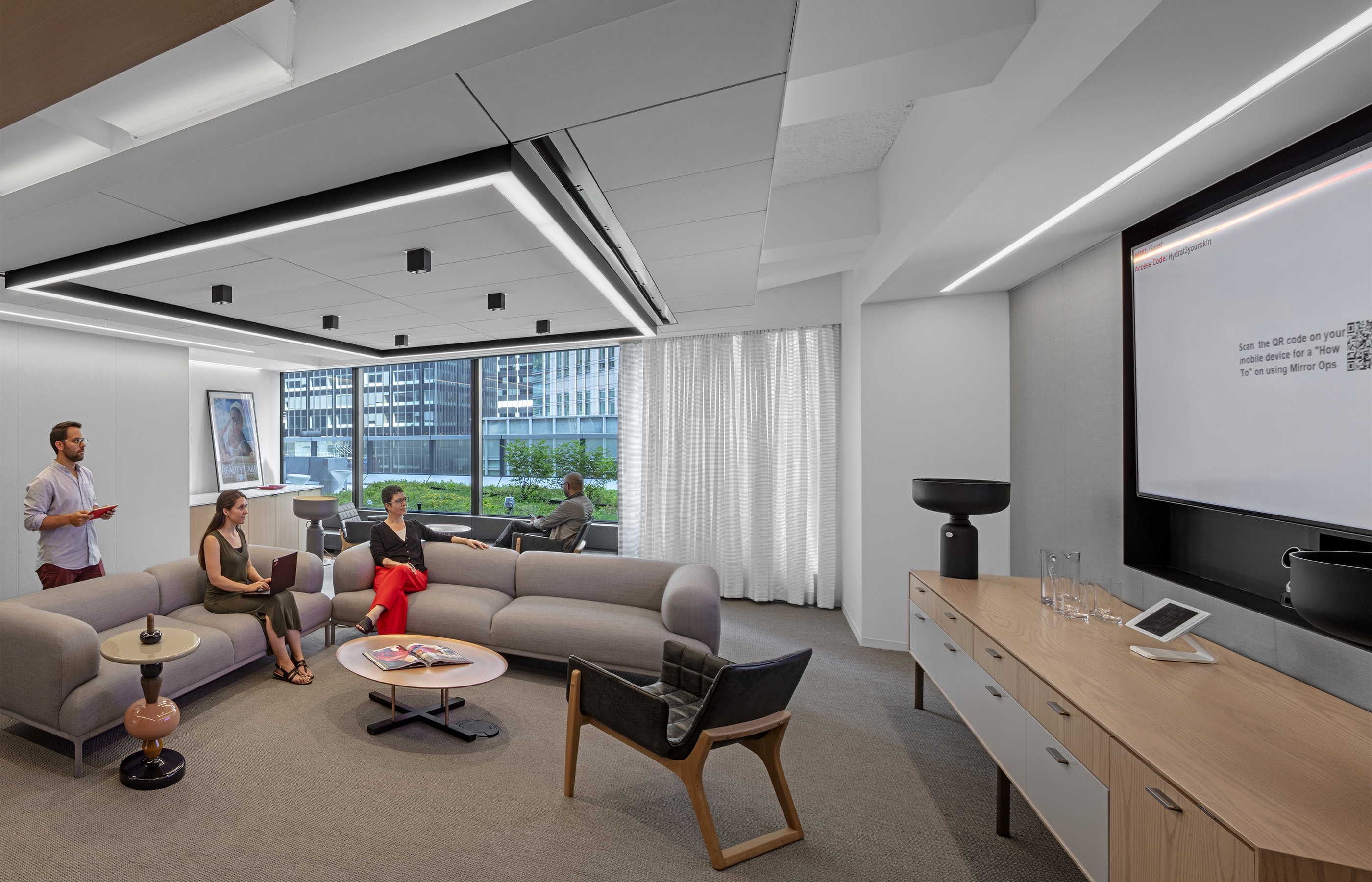 A New York City commercial meeting room with Lutron roller shades. Photo © Eric Laignel LLC