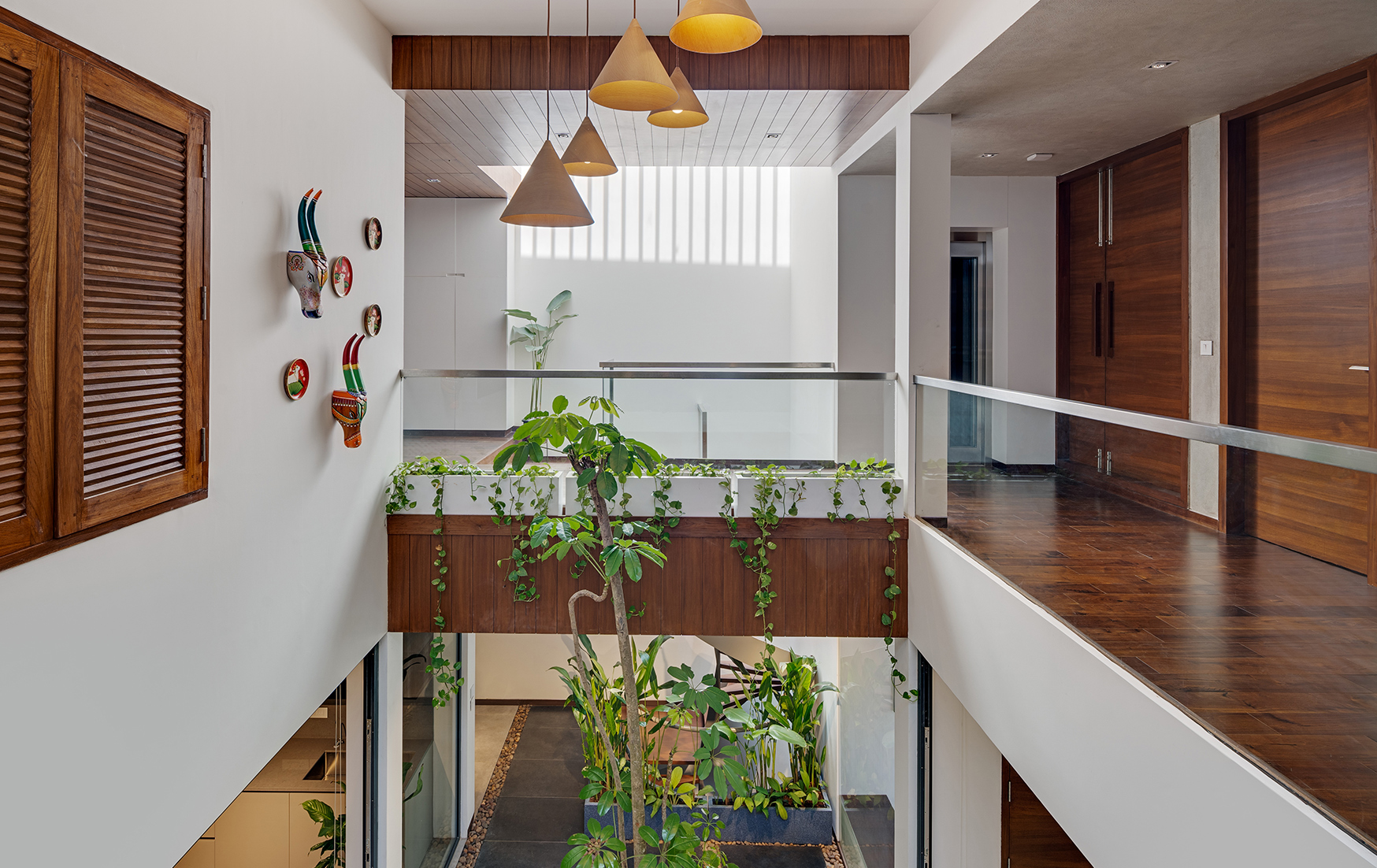 02-inline-Courtyard_Belaku-House_Loft-Area_SPJ5729_874x551_0