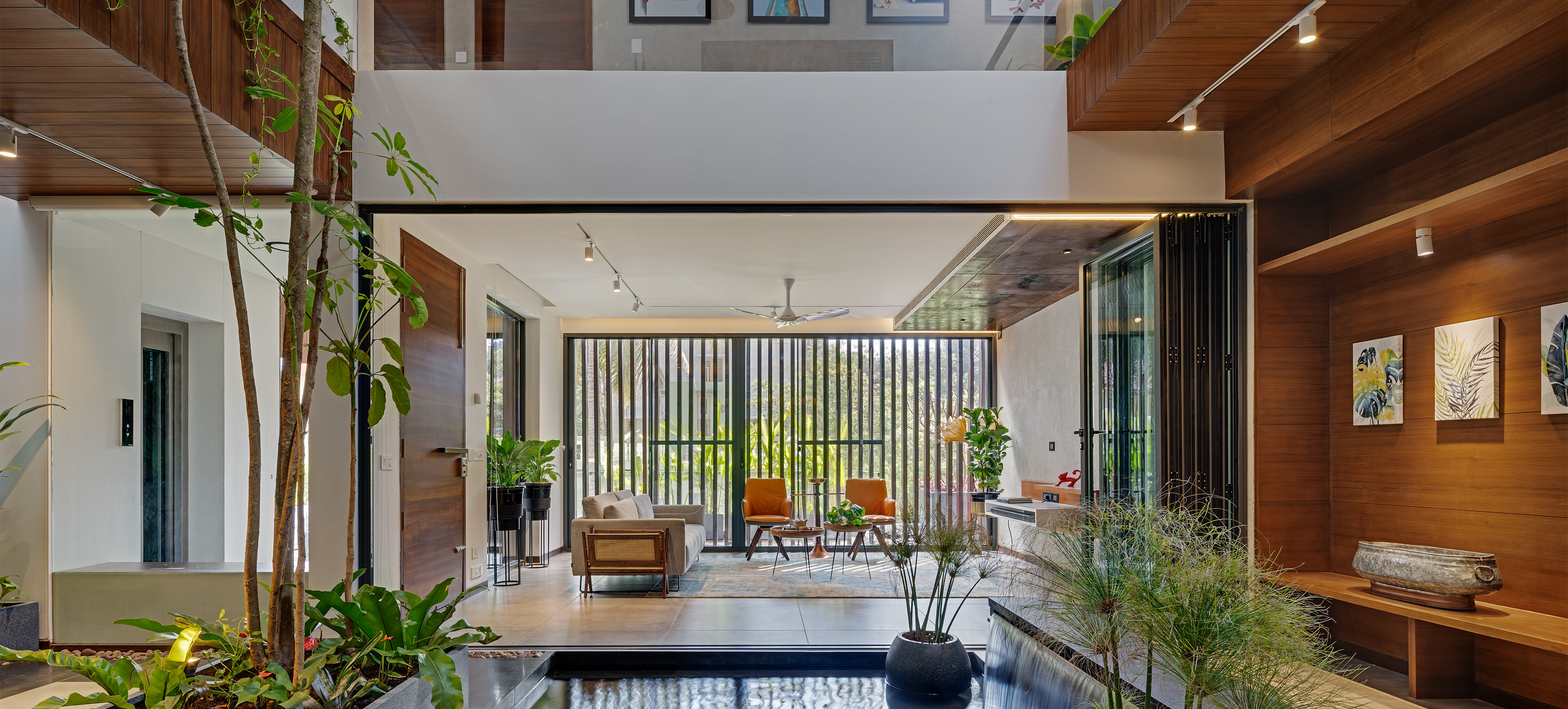 courtyardbelakuhouseintolivingroomspj5488