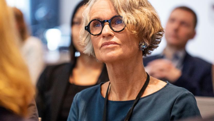 woman-at-conference