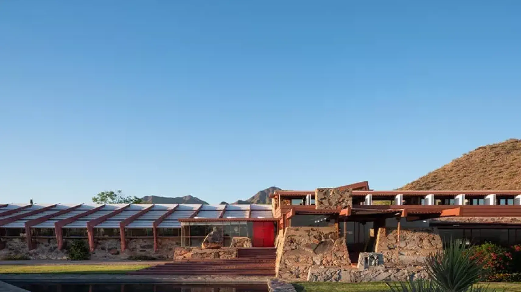 lutron_TaliesinWest_Carousel_02_798x532_1x_d.jpg.webp