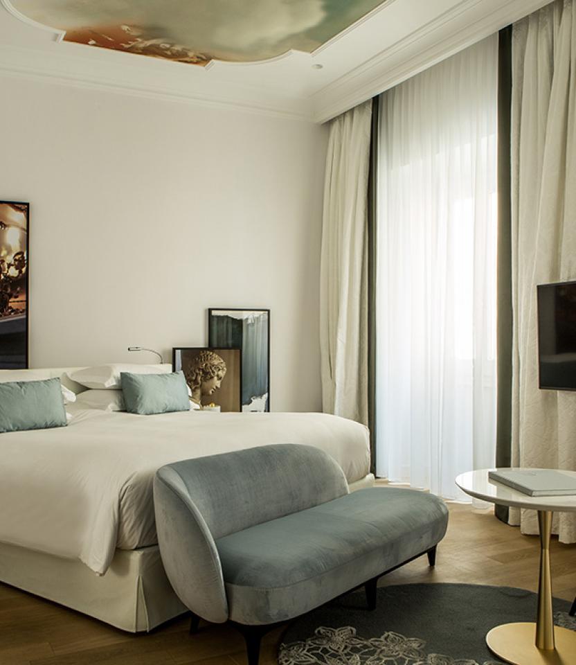 bedroom-sofitel-rome-tri19116182-lights-on