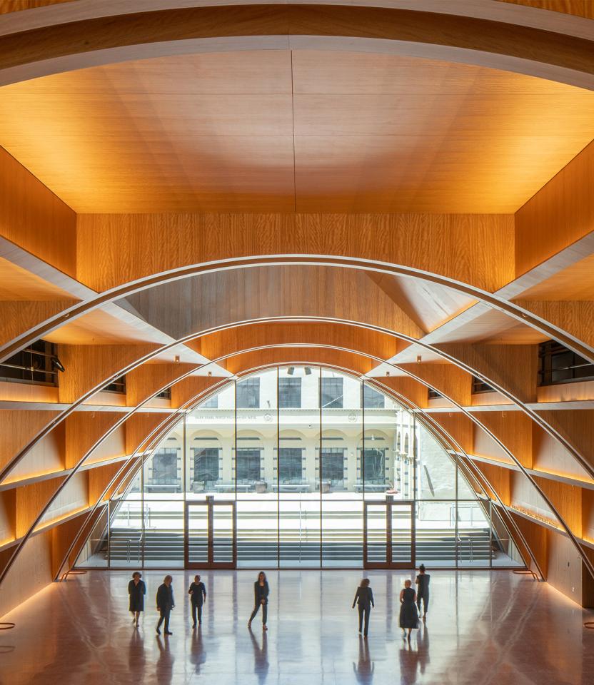 A Los Angeles commercial lobby & atrium with Lutron Quantum. © Jason O’Rear