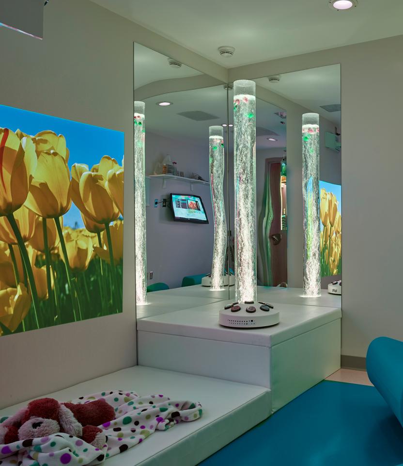 A Philadelphia hospital patient room with Lutron roller shades and Quantum. © Halkin Mason Photography