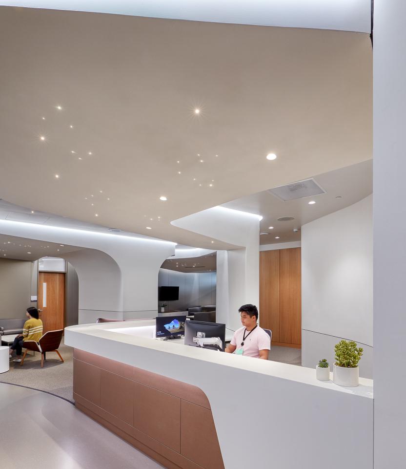 A New York City hospital lobby and atrium with Lutron Quantum. Image Courtesy of CO Architects