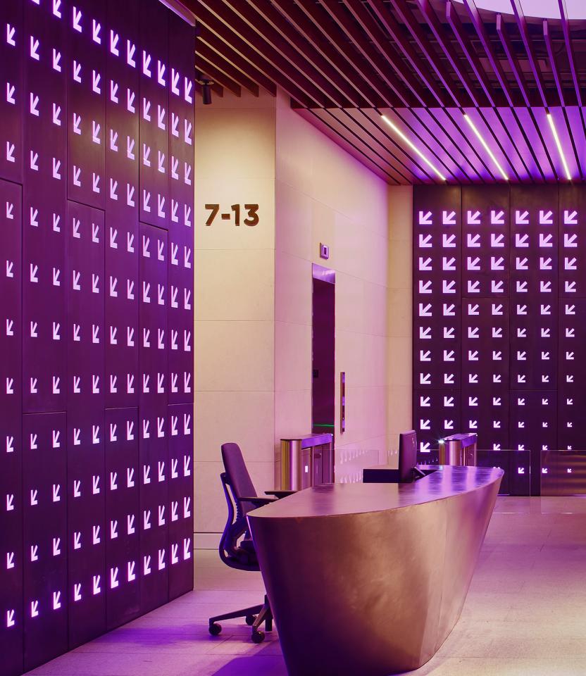 An Austin commercial lobby & atrium with Lutron Ketra lamps and Athena. Photography: Andrea Calo