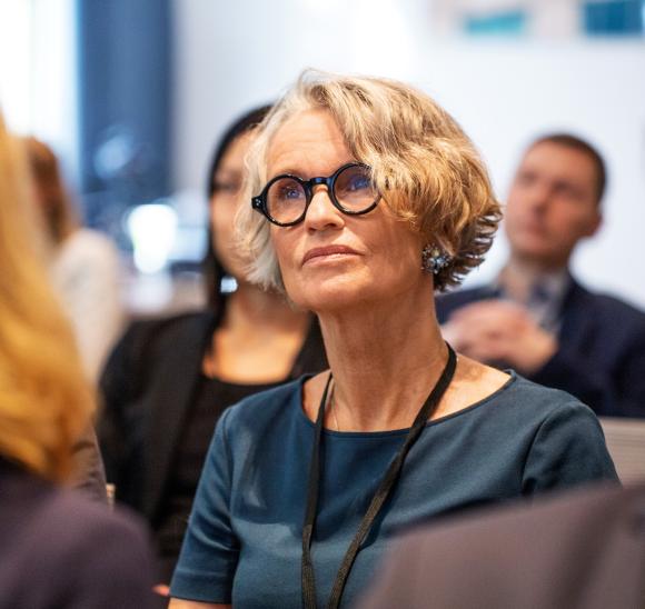woman-at-conference