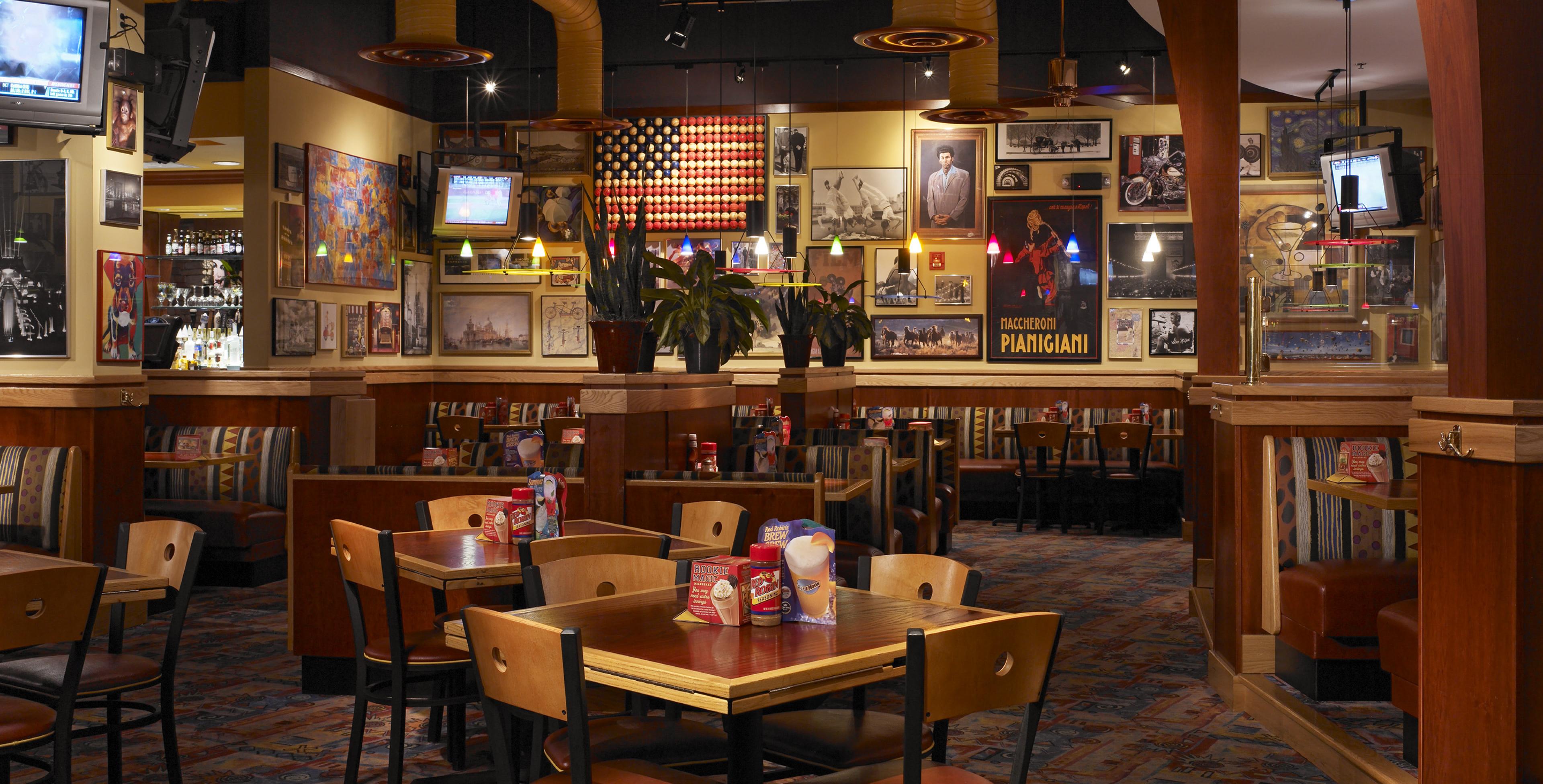 Red Robin restaurant interior with Vive lighting control.