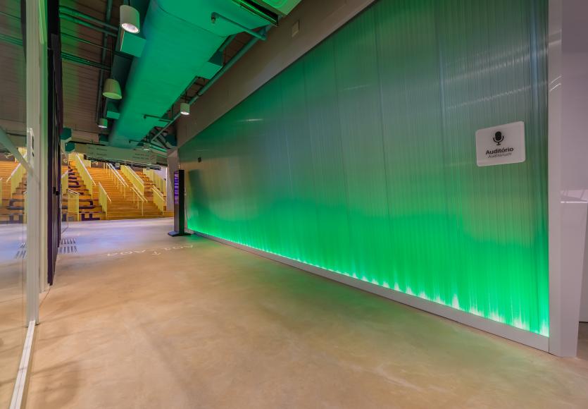 hallway-wall-green-inteli-d757991.jpg