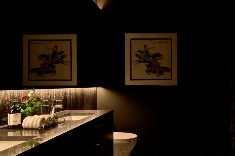 bathroom-seaholmph-scene-ss-evening.jpg