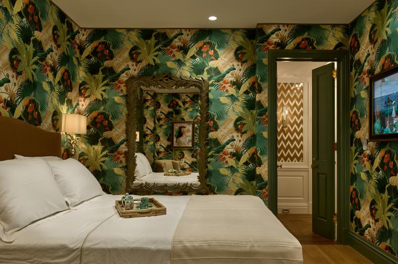bedroom-with-wallpaper-ritz-tower-30.jpg