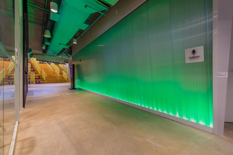 hallway-wall-green-inteli-d757991.jpg