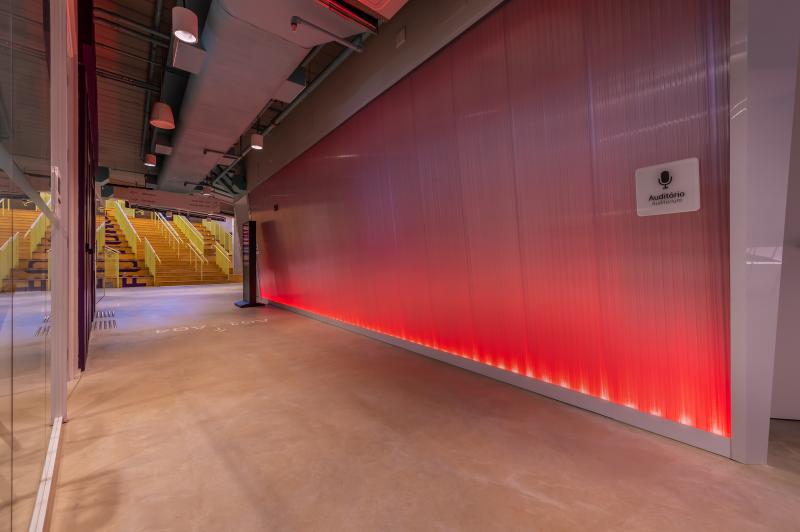 hallway-wall-red-inteli-d758009.jpg