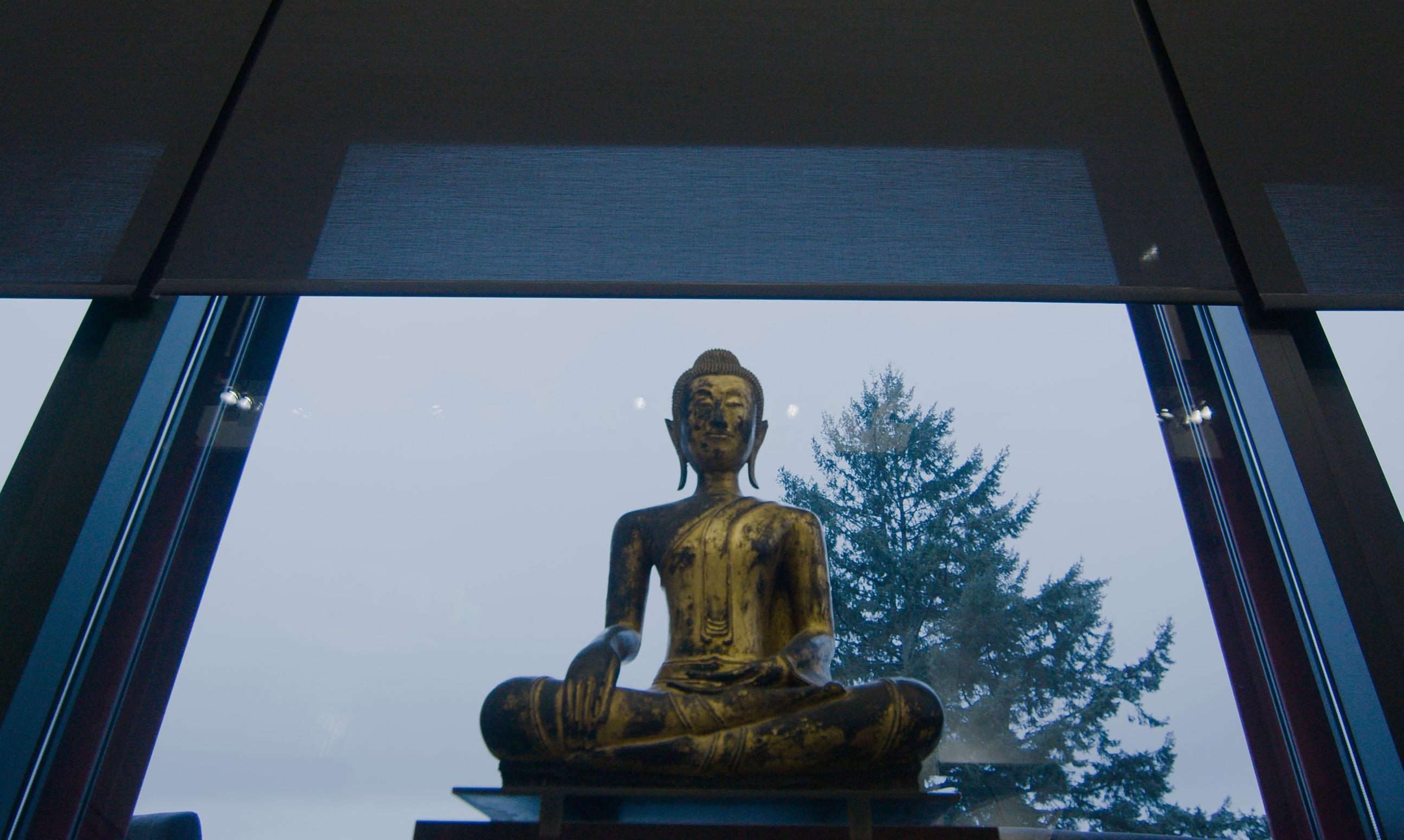 olson-kundig-studio-house-shades-statue